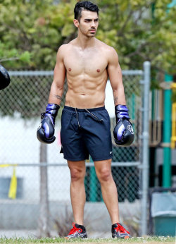 manculture:  Joe Jonas