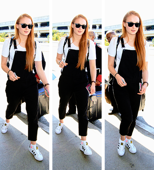 ladiessource: Sophie Turner at LAX - May porn pictures