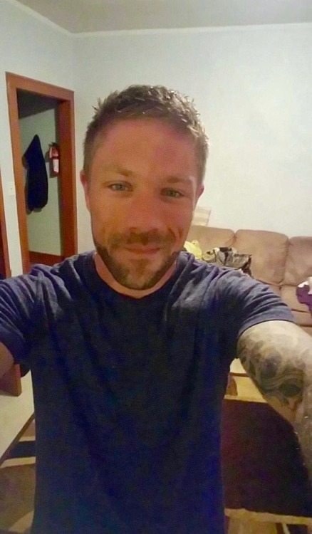 straightbaitedmen:  Justin, 33 from Aberdeen, SD. Rough looking daddy but nice cock