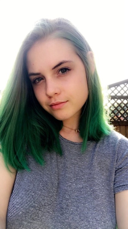 Porn warningloser:  Green lil bean (: photos