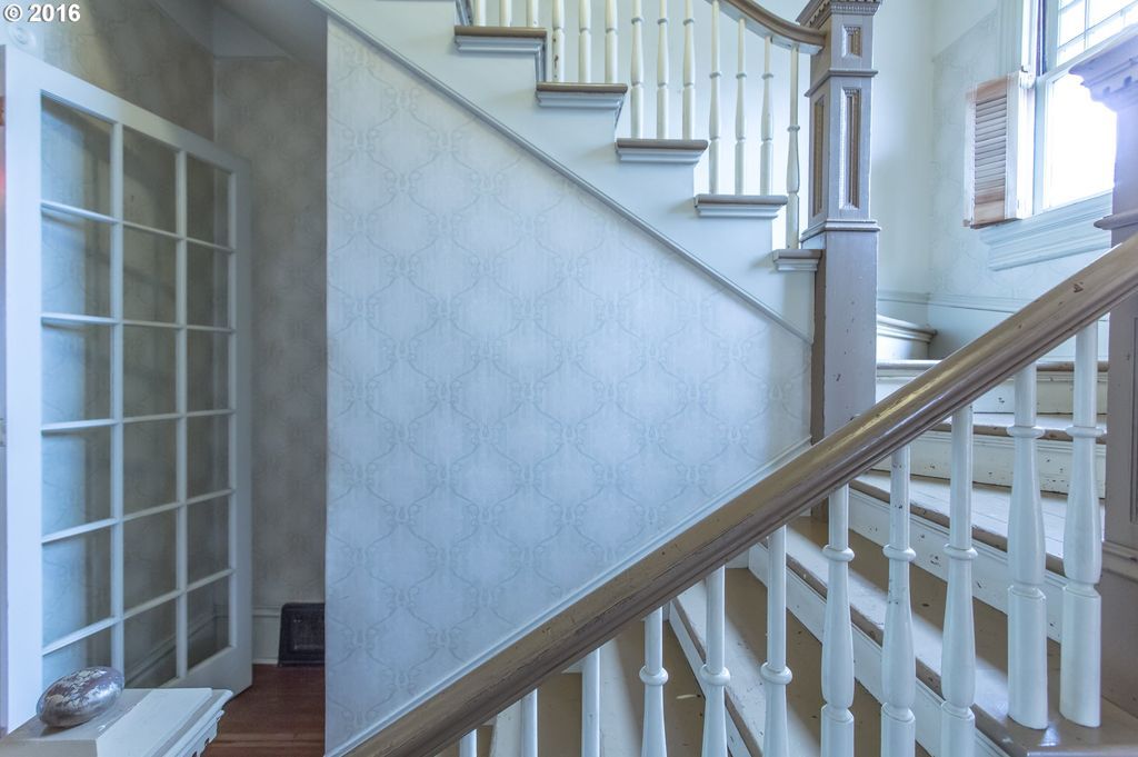 househunting:  $304,291/3 brAlbany, OR  For an old Victorian that is very well kept
