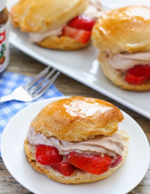 Sex foodffs:  STRAWBERRY NUTELLA SHORTCAKES Really pictures