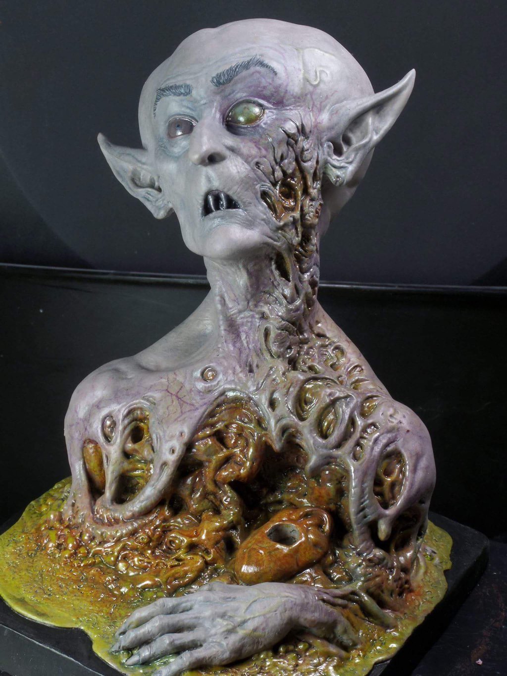 midnightmurdershow:  Dying vampire by barbelith2000ad 