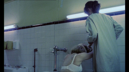 superbounduniverse: demoisellesendetresse:  Victoria Tennant in the movie The Handmaid’s Tale,