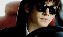 kcelebs:“Your dad ask me to protect you. And I promise him that I would. Anyway, I did make a promis