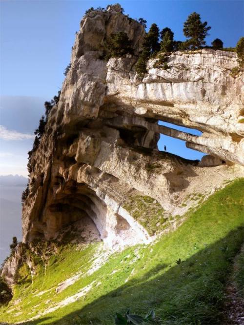 La Tour PerceeThe longest natural erosion arch in the Alps (at 32 metres, and a double one at that) 