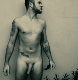 tattedmen:  http://gottabestraight.tumblr.com/