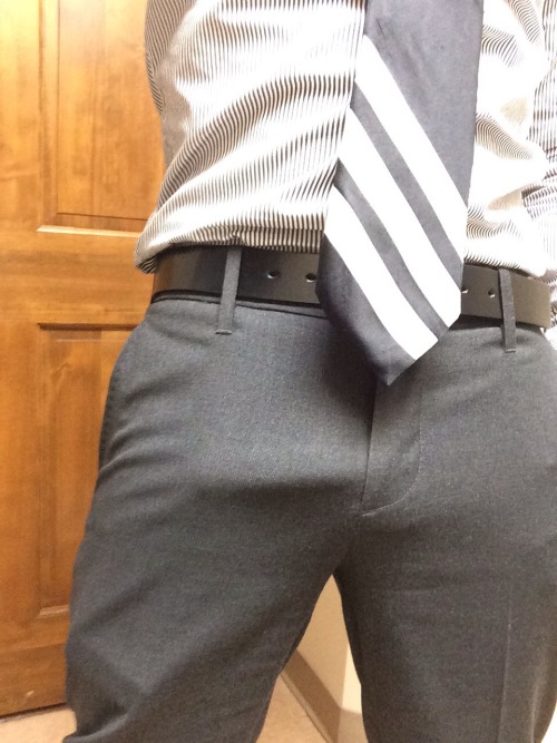 clothedpartiallyclothedmales:spenlac:I decided to go commando at work today!http://clothedpartiallyc