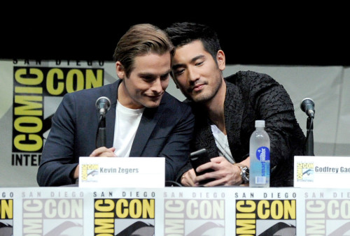 godfreygaospain:  Godfrey Gao and Kevin Zegers in the TMI Panel at SDCC (x) 