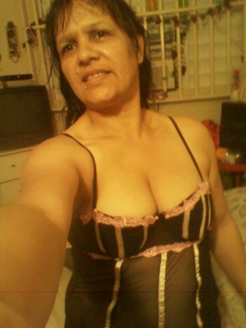 Hot mature milf! Reblog/like for females!