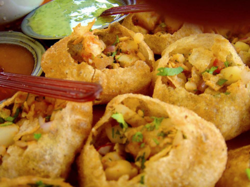 mangoachaar:182381_515002328519851_1538705326_n (by Farhan G Don)I want pani puri so bad right now, 