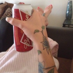 xinkedupcountrygirlx:  Feet kicked up, beer in hand… Wearing nothing but a robe &amp; a smile 