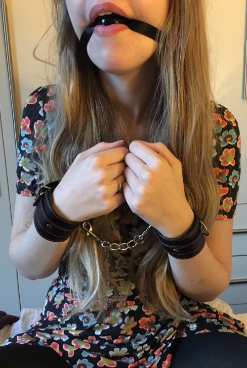 beautyintheballgag:  Amateurs ballgagged