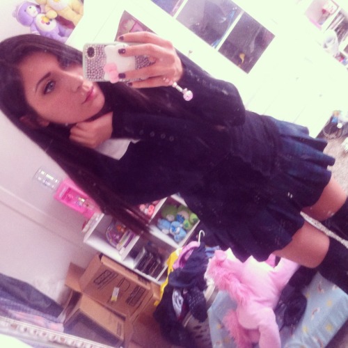 rottenlittlegirll:  I put the “hot”in psychotic! =~.^= <3