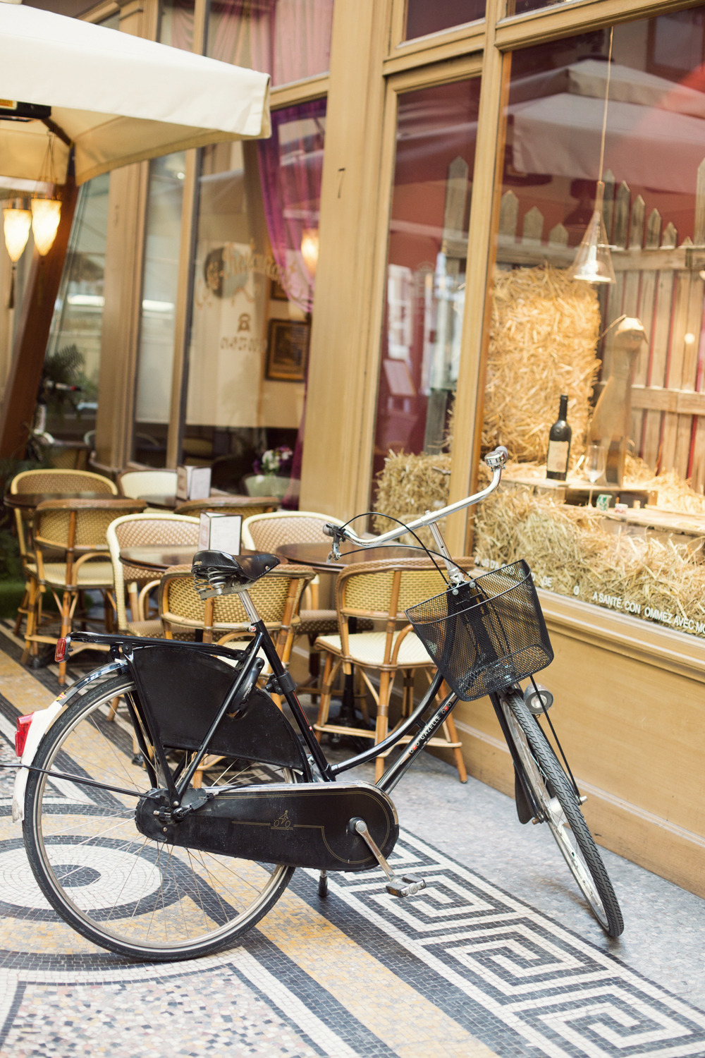 cold-hearted-snake:  annstreetstudio:  A Parisian getaway for quiet reflection on