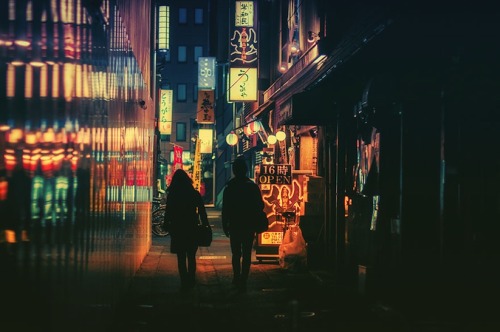 archatlas:   Tokyo by Night Masashi Wakui A small sampling of the nighttime urban photography of Tok