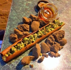 bluntrollerandsmoker:  not mines buh here’s a blunt hash an wax!