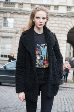 eleven-three:  femme-belle:  Model at London Fashion Week F/W14  —-