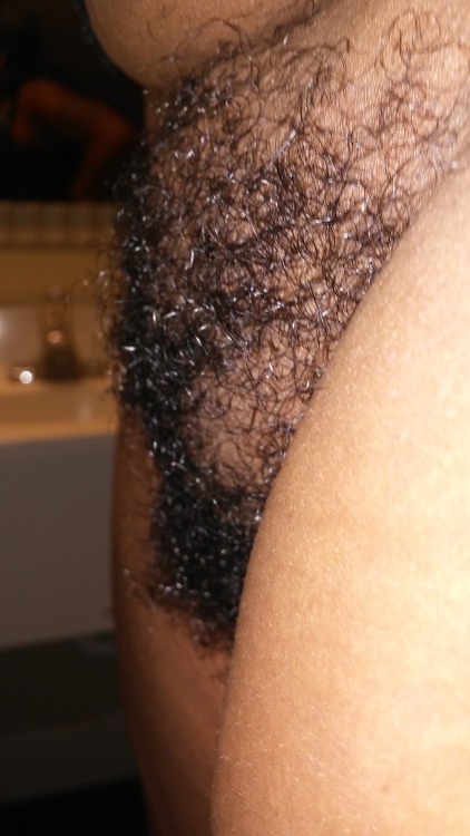 bushyheaven: #MrsFluffyBush yeah I bust a big huge knutt over this phat hairy pussy…bonus bub