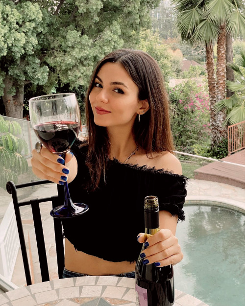 kourtwrites:Victoria Justice on instagram