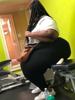 mooonlightbaee:  vinny2007:  bigbootybrotha:  bbwbootyinspector:  mooonlightbaee:  bottom heavy af  Crushing on her a big ole booty and super pretty smile🤗🤤🤤🤤🤤🤤🤤🤤  Your face is next  She’s getting ready to sit her bare rump on