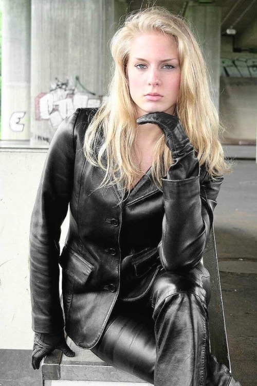 hot-in-leather:Leather