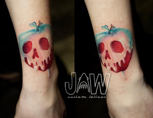 fuckyeahtattoos:  Done by JAW tattoos (Jessica Anne White) at Reclmare Gallery and