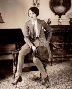 maudelynn:  The always fashionable Bebe Daniels 