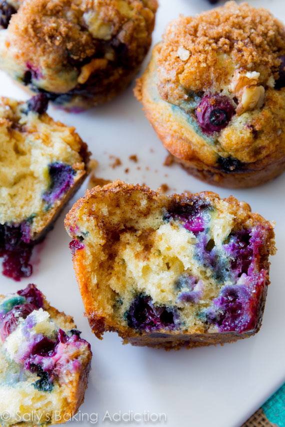 guardians-of-the-food:  Buttery Blueberry Streusel Muffins