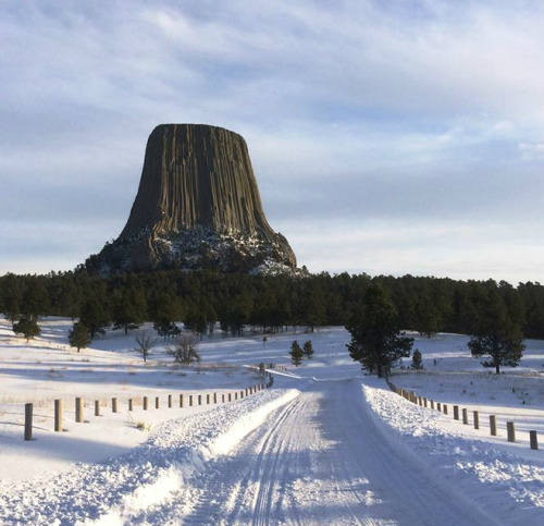 americasgreatoutdoors:Snow clings to the jagged sides of Devils Tower National Monument in Wyoming. 