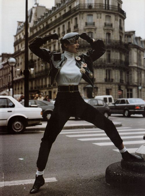 the-original-supermodels:  Chic City - Vogue Italia (1992)Niki Taylor by Tiziano