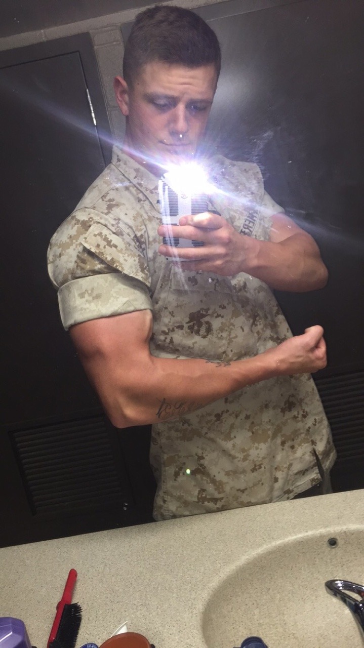 mystraightfriend:  Mystraightfriend.tumblr.com 
