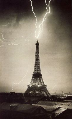 historicaltimes: Lightning Strikes The Eiffel