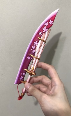 palicolaite:Hanayako Yohino - Mizutsune GreatswordEven though pink and purple glow pigments are so annoying to mix because they glow dimmer than the other colors, it’s always a pleasure to make Mizutsune weapons. 💕 For commissions, you are welcome