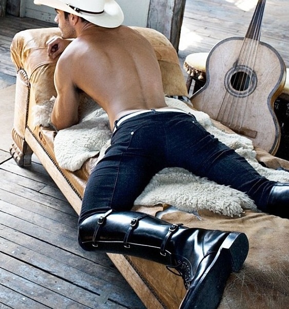 hotmales-n-stuff:  follow Hot Males ‘n Stuff and my more work safe blog Tissy’s