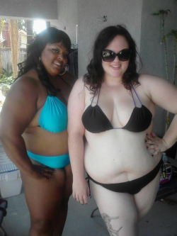 chubby-lovers:  Now THOSE are some real bikini