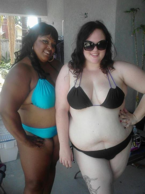 Porn Pics chubby-lovers:  Now THOSE are some real bikini