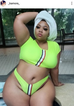 Porn Pics blackandcurvy: