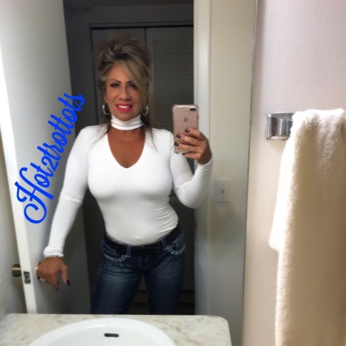 Night out on the town follow me at Hot2trottots1 on Instagram my main page was deleted 