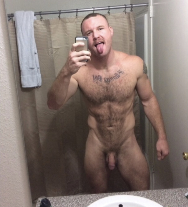 averagedudenextdoor:gardenofearthlydelight:Ripped dude showing off his averagly sized cut dick