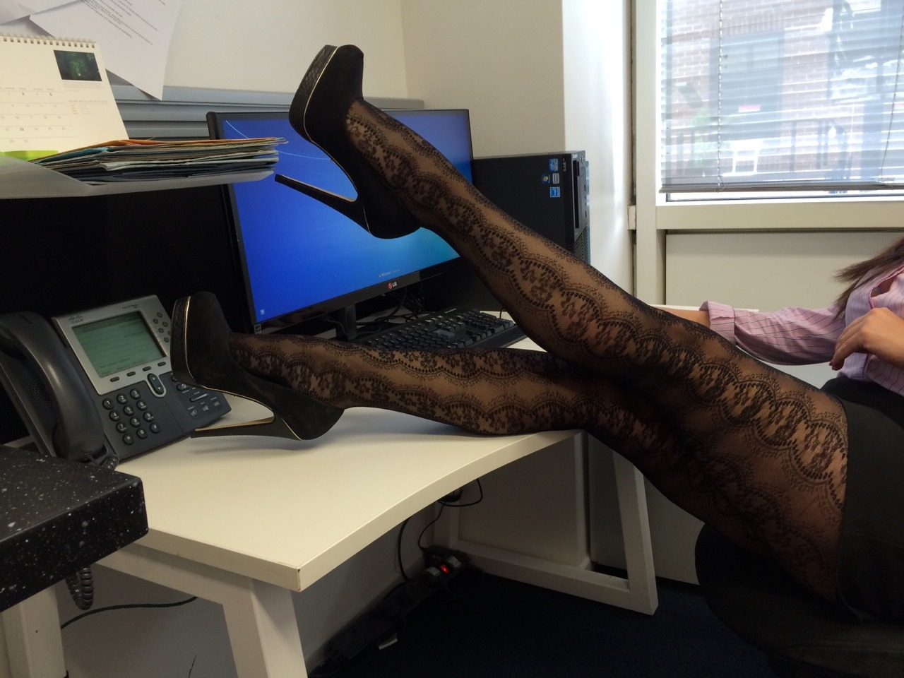 essexeelegs:  It’s #wildwednesday in the office! Nicola is back with a bang on