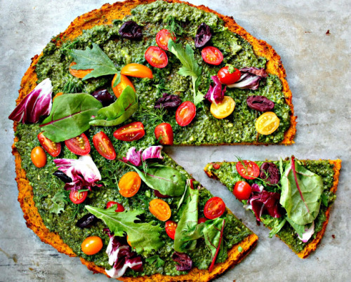 veganpizzafuckyeah:  reblogged from boeuf-bourguignon:  Squash Pizza  Great idea or the greatest idea?
