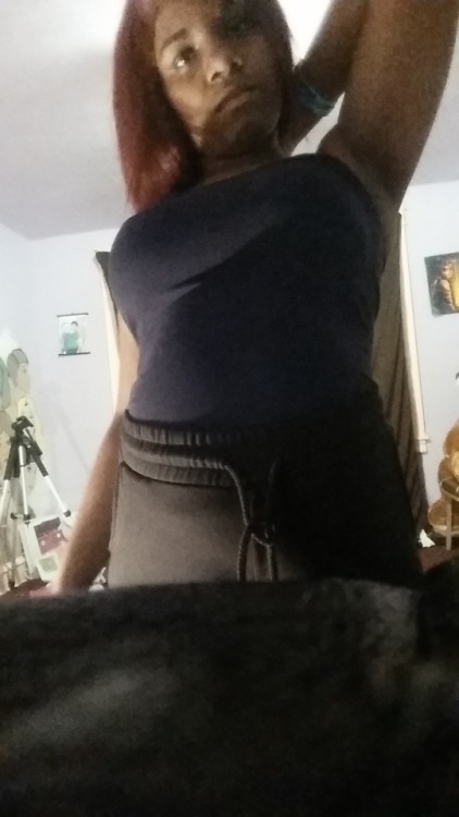 m0n0chr0meprinecss:  Ignore my messy room…. but do you see how my belly looks flat from the side I honestly hate it so so much I want it to be perfectly round. Plz don’t comment “just eat more” or “you want to look pregnant?” like no but also