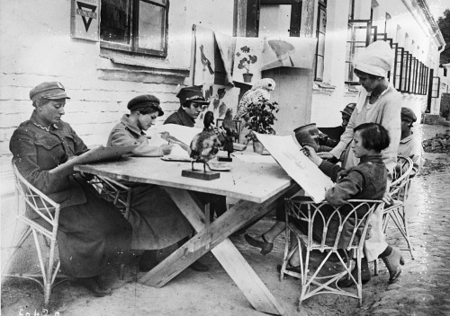 lamus-dworski:Polish soldiers from the Ochotnicza Legia Kobiet [Voluntary Legion of Women] in 1920, 