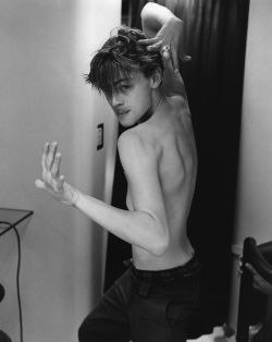 dancingwithunicorns:  lehie:  supermodelgif:  Leonardo DiCaprio photographed by Bruce Weber  I love you Leo  What a fucking nerd i want ten 