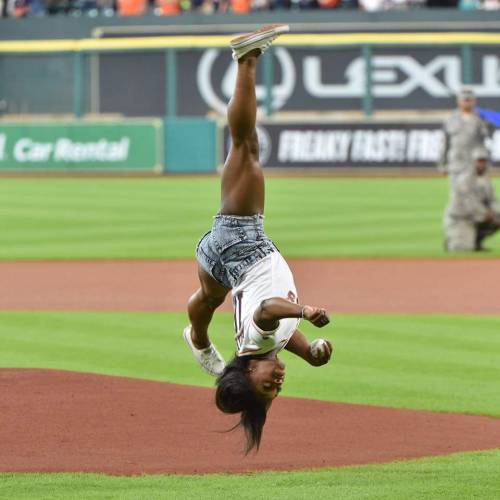 divalocity:Gymnast Simone Biles threw out the first pitch at the Houston Astros game on Monday! Phot