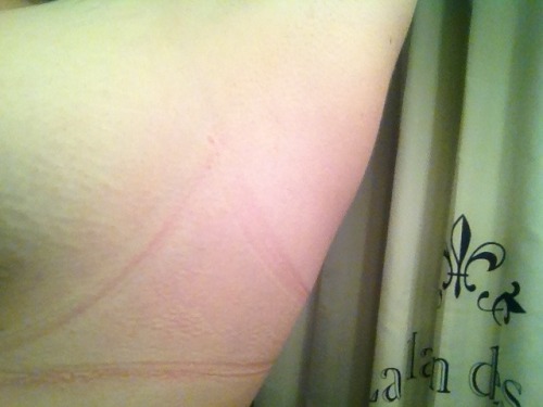 justsaypleaseandgetonyourknees:  How to tell you’ve had a long day at work: bra lines