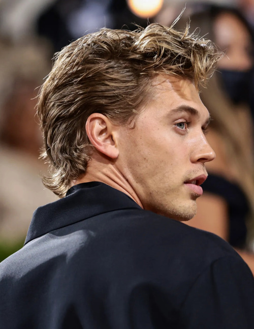 vogueman: Austin Butler attends The 2022 Met Gala Celebrating “In America: An Anthology of Fas