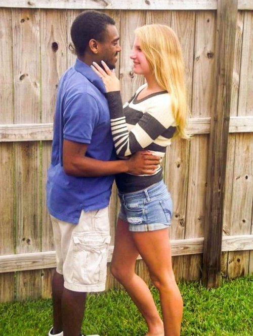 sarahbesotted: interracial-luvin:  johnjohnsonz1: What a hot ir coiple   Mmmm real beautiful to see,