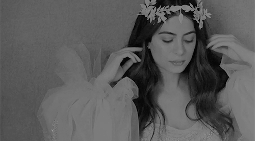daily-emeraudetoubia:Emeraude Toubia — behind the Scenes from the Photoshoot for Grumpy Magazine | M